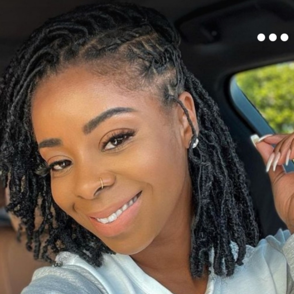 Meet your Posher, Tee